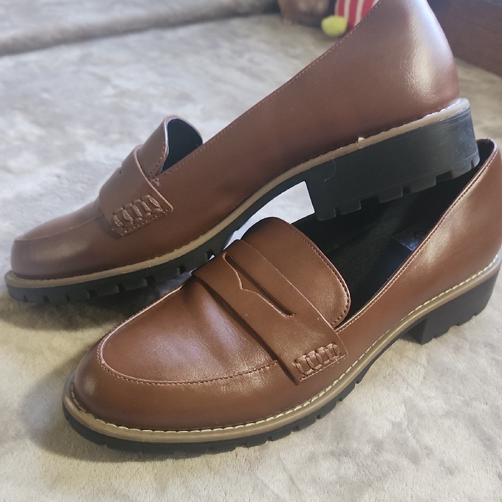 Dolce Vita "CARLEY" Classic, Timeless Brown Loafers NWOB - Picture 5 of 10